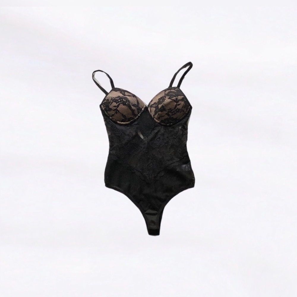 entry ⋆ lace bodysuit